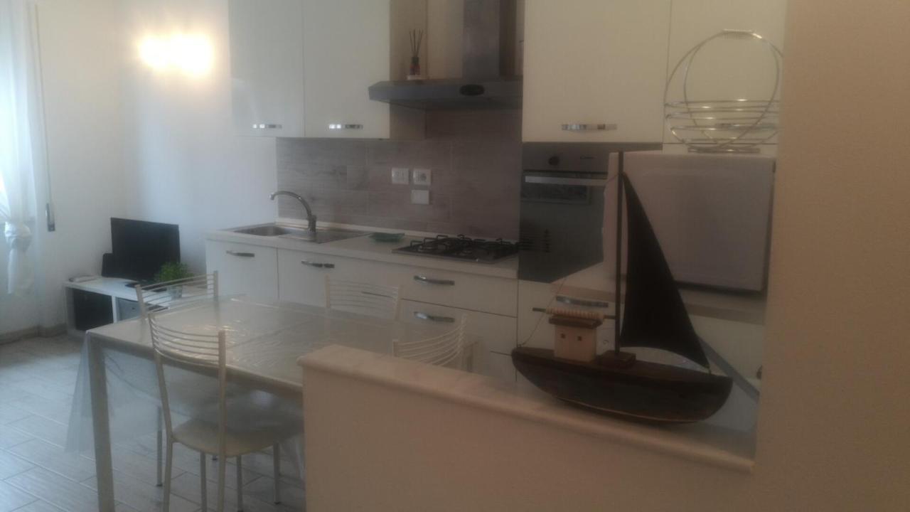 Monica'S Apartment Marina Di Carrara Eksteriør billede