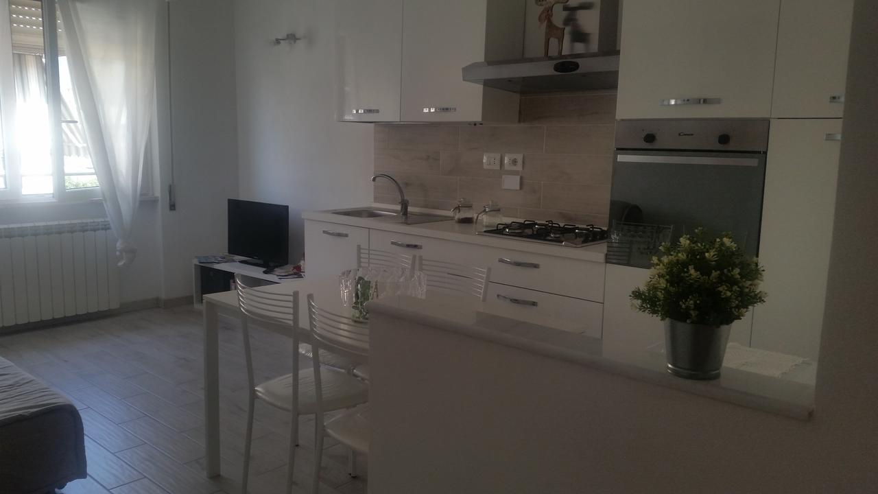 Monica'S Apartment Marina Di Carrara Eksteriør billede